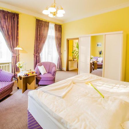 Hotel Veba Broumov Bagian luar foto