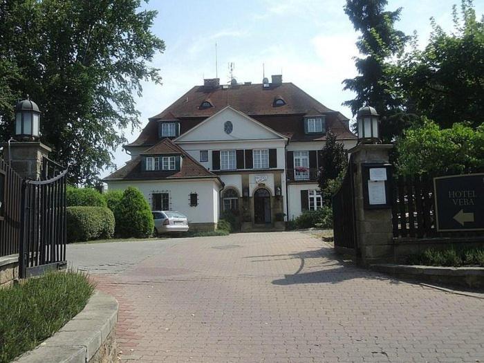 Hotel Veba Broumov Bagian luar foto