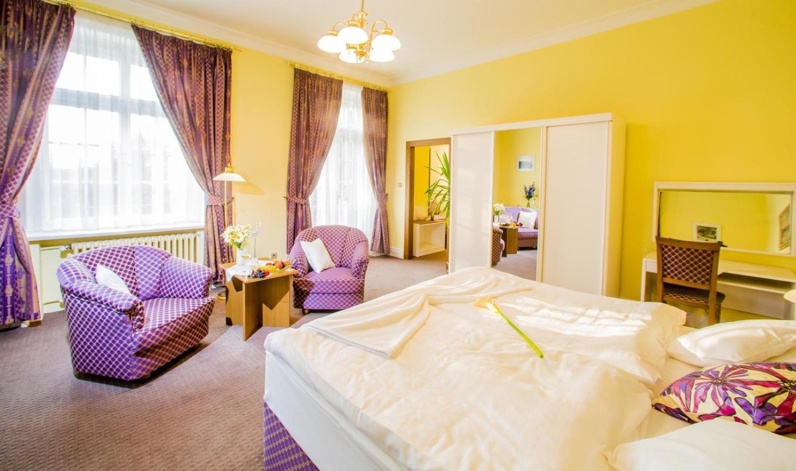 Hotel Veba Broumov Bagian luar foto