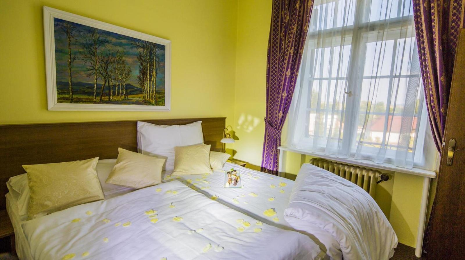 Hotel Veba Broumov Bagian luar foto