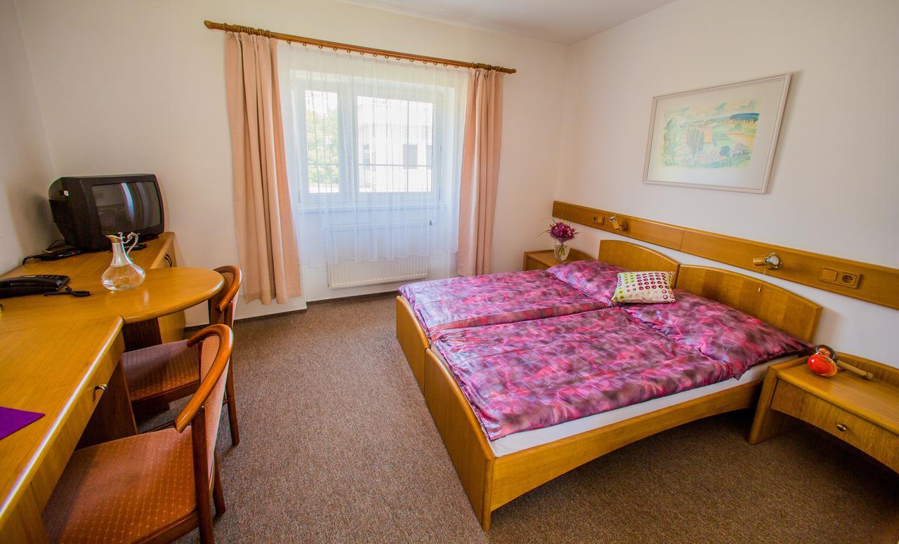 Hotel Veba Broumov Bagian luar foto