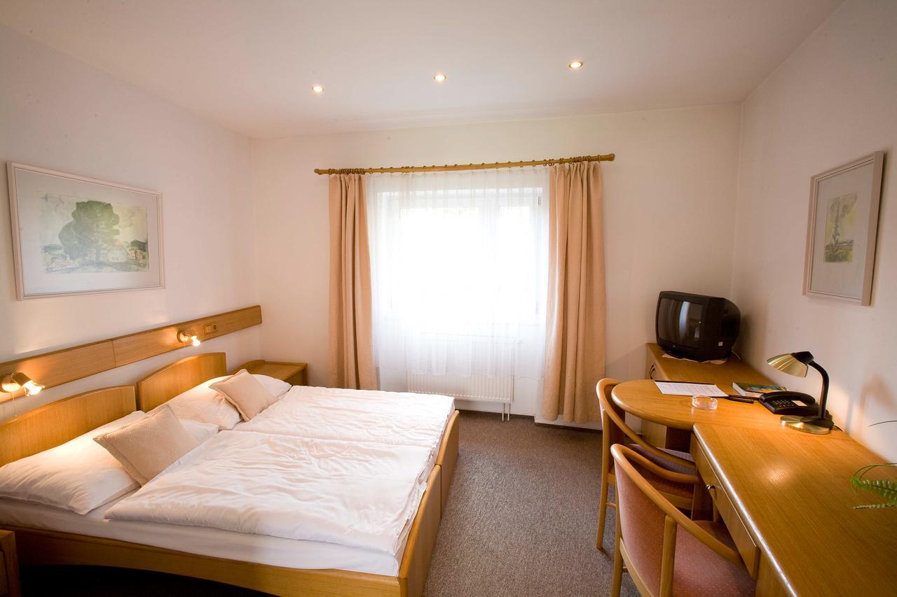 Hotel Veba Broumov Bagian luar foto