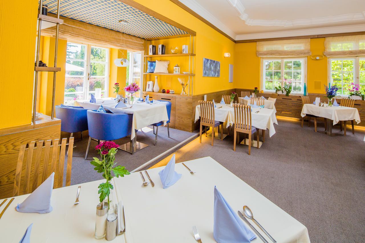 Hotel Veba Broumov Bagian luar foto