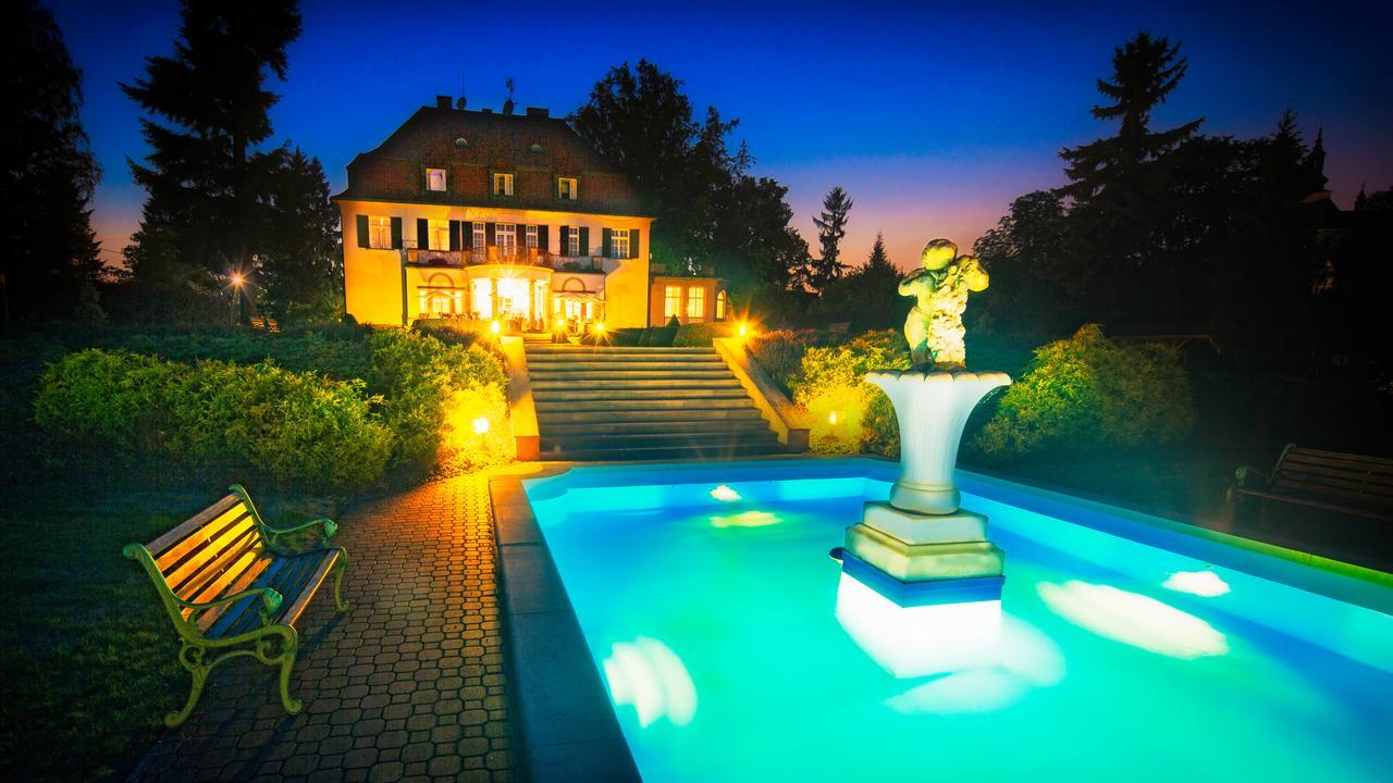 Hotel Veba Broumov Bagian luar foto