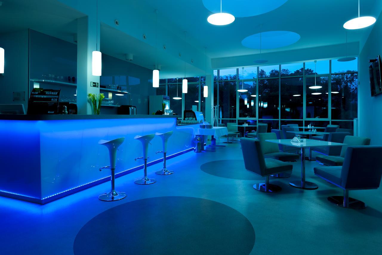 Hotel Veba Broumov Bagian luar foto